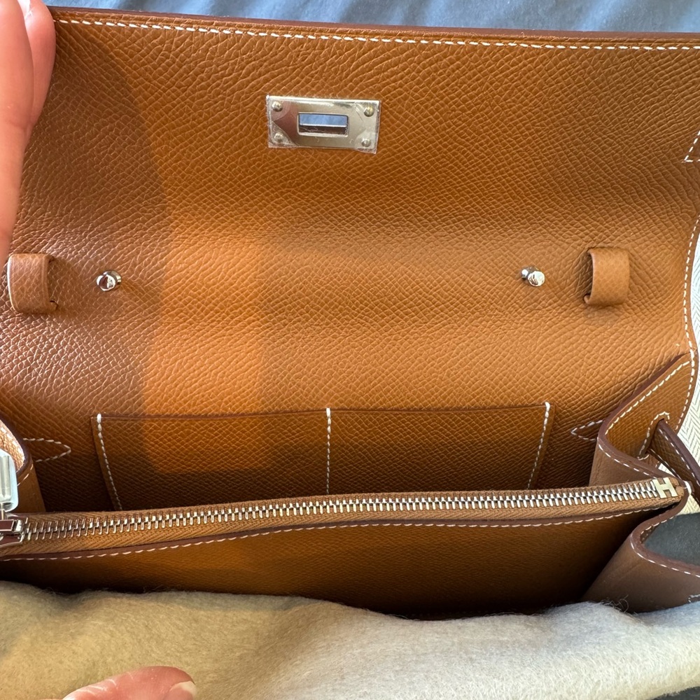 Hermès Kelly To-Go Wallet in Gold PHW - Picture 4 of 7